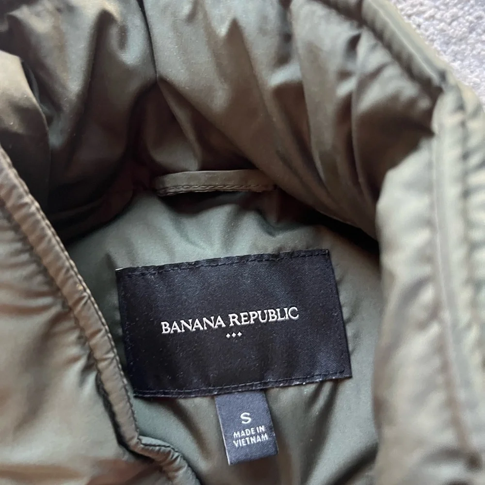 Banana Republic Olive Green Puffer Vest